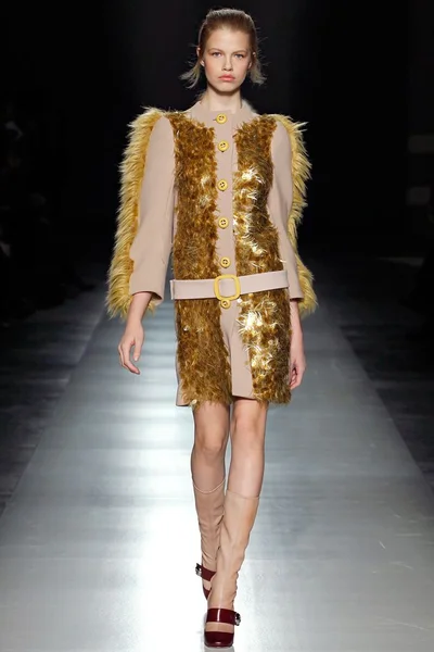 Look 29